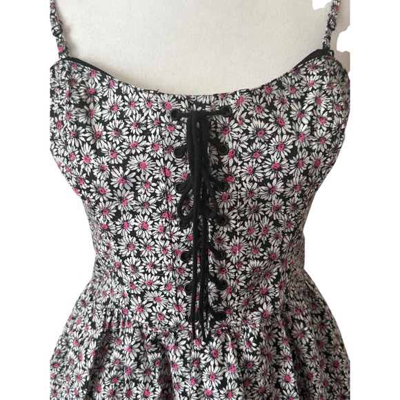 💖 BETSEY JOHNSON‎ PINK/BLACK DAISY CORSET DRESS — SIZE 4 💖 EYELET RUFFLE SKIRT - Picture 6 of 11